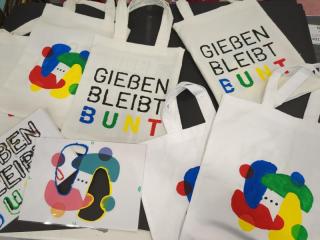 selbstgenähte Gießen bleibt bunte Taschen