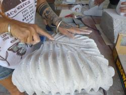 Arbeit an der Skulptur Triops