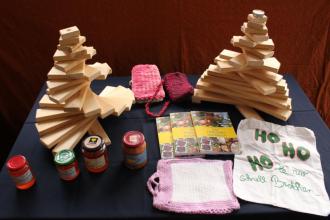 Holz-Weihnachtsbäume, Streuobstkochbuch, Taschen