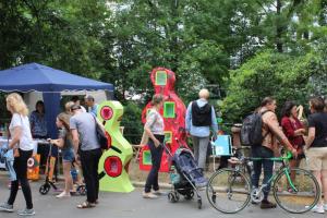 Ausstellung bei Fluss mit Flair